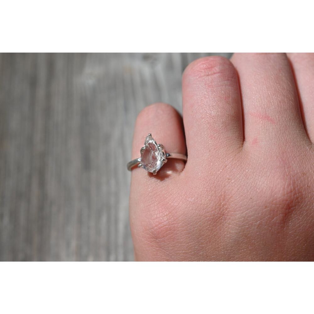 alternative raw diamond engagement rings, raw crystal size 4 5 6 7 8 8 9 10 11